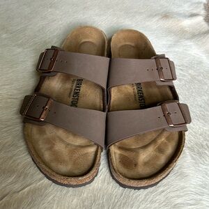 MENS SIZE 9 MOCHA BIRKENSTOCKS, brass hardware